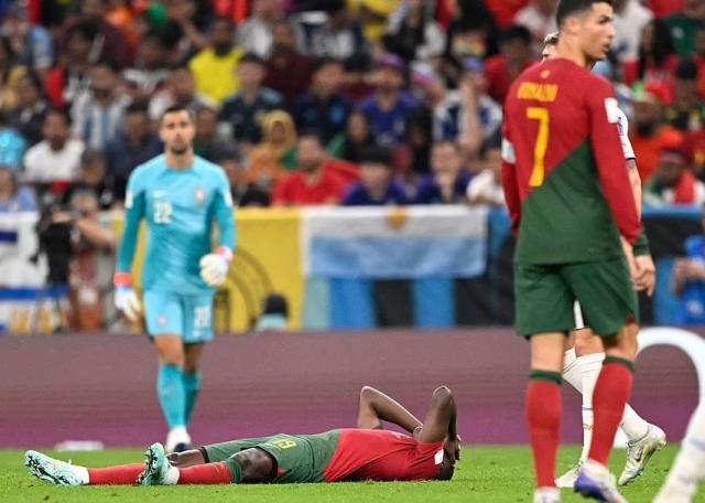 C罗笑称：我碰到了球 B费承认：原以为首球是C罗的