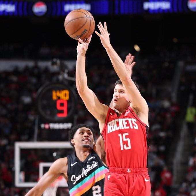 开云体育官网-谢天谢地谢泼德，谢泼德末节砍12分率队逆转，马刺全队仅14分