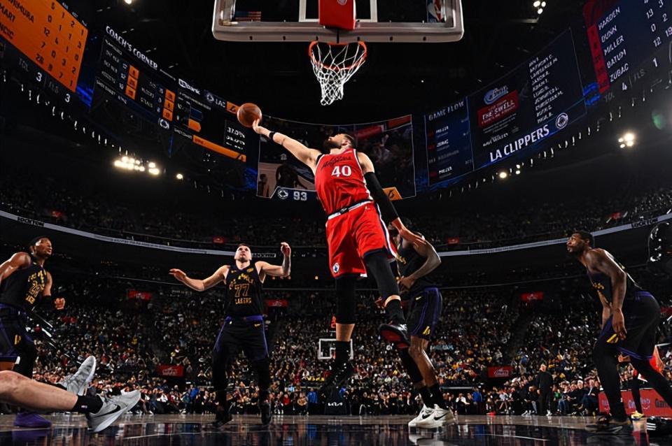 开云体育下载-打出大号两双数据！内线支柱在快船的地位依然是不可替代的？