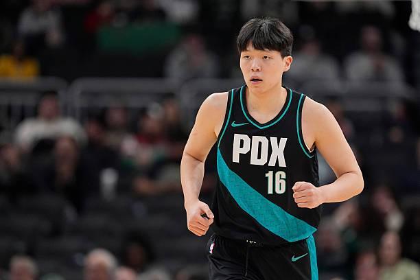 云开体育-又是折返跑的一天，杨瀚森登场6分钟1中0得到1板1助&amp;amp;遭隔扣