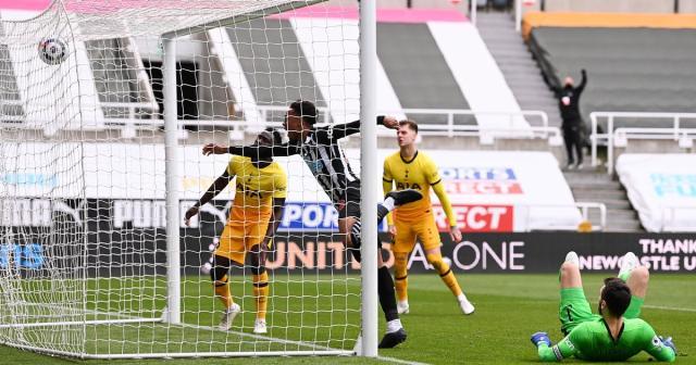 开云体育入口-凯恩双响难填后防深坑 热刺慷慨资敌浪费追分良机